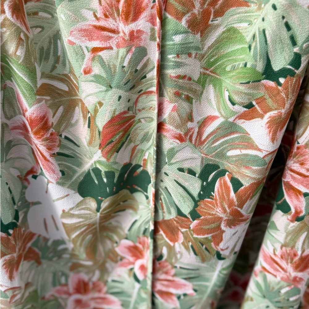 Rose & Olive Tropical Floral Sleeveless Blouse - Picture 3 of 4